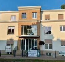 Gewerbe Praxis in ansprechender Neubau- Villa zu vermieten, barrierefrei & provisionsfrei! - Falkensee
