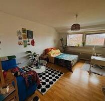 Helles, großzügiges Zimmer in 2er-WG mit Blick ins Grüne - Wiesbaden Klarenthal