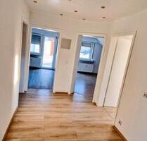 Schicke 3 - Zimmer Wohnung mit Küche und Balkon - Münster (Hessen)