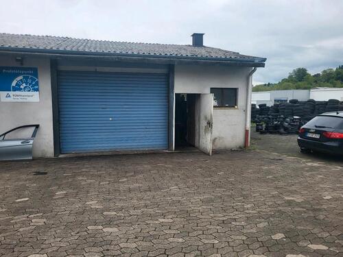 Foto - Werkstatt mit 1 Hebebühne - 1.500,00&nbsp;EUR Kaltmiete, ca.&nbsp; 70,00&nbsp;m&sup2;