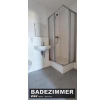 große 3 Zimmer, Balkon, frisch saniert, Aufzug - Zwickau Neuplanitz