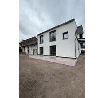 Moderne kernsanierte 3-Zimmer-Erdgeschosswohnung mit Terrasse - Overath