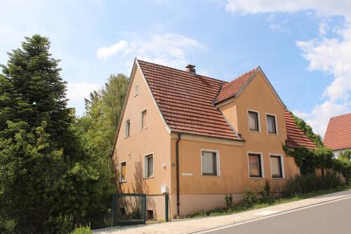 Foto - Freistehendes Einfamilienhaus mit Einliegerwohnung