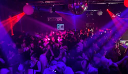 Foto - Luxuriös eingerichtet - Vollausgestattet - Bar Club - Offenbach Zentrum abzugeben