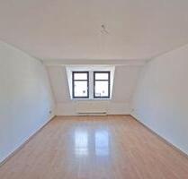 Zentrale 3-Zimmer-DG-Wohnung mit Stellplatz - Sonneberg