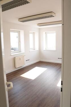 Foto - Büro Gewerberaum Atelier Coworkingspace Hobbyraum Arbeitsplatz