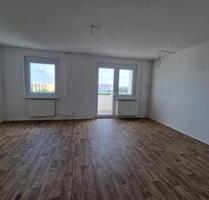 Ab 10.12.2025 Frisch renoviert 3-Zimmer mit Wohnküche, Balkon und Wannenbad! - Leipzig Lausen-Grünau