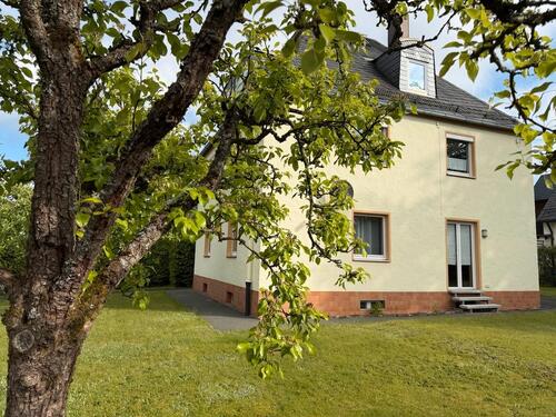Foto - Freistehendes Zweifamilienhaus, viergeschossig (unterkellert)