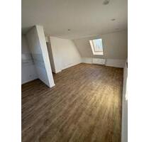 Moderne 2 Zimmer DG Wohnung frisch saniert an bester Lage - Sulzbach-Rosenberg