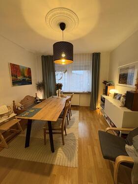 Foto - Schöne Vierzimmer-Altbauwohnung mit Balkon in Innenstadtnähe