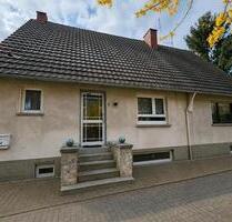 Zweifamilienhaus in Irlich mit Nebengebäude und Potenzial - Neuwied