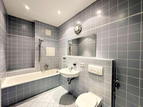 Foto - 'Stilvoll renovierte 3-Zimmer-Wohnung mit Südbalkon, Echtholzparkett und einzigartigem Badezimmer'