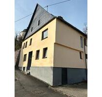 Großes Einfamilienhaus mit Terasse, Garten und Garage in Gemünden