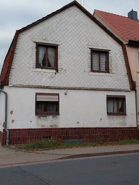 Foto - Einfamilienhaus mit Nebengebäude und Garage in Großfurra