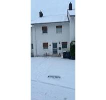 Reihenmittelhaus - 975,00&nbsp;EUR Kaltmiete, ca.&nbsp; 120,00&nbsp;m&sup2; in Lage (PLZ: 32791)