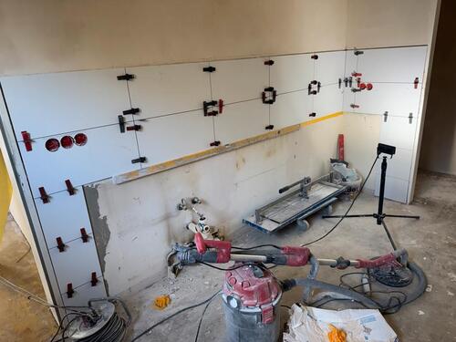 Foto - Stufenlose, kernsanierte und gut geschnittene 3-Zimmer-Wohnung