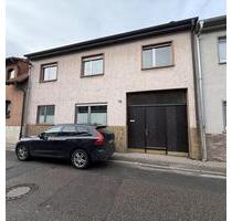 Großzügiges Zweifamilienhaus mit Garten, zentral in der Metropolregion Rhein-Neckar gelegen - Schwetzingen