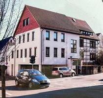 Das ursprüngliche Fachwerkhaus, erstmalig zur gewerblichen Nutzung umgebaut 1981, wurde 2008 um einen modernen Anbau erweitert, der über großzügig geschnittene Konferenzräume verfügt und gemeinsam... - Holzgerlingen