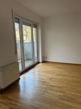 Foto - *** Schöne 2-Zimmer mit Wannenbad, Balkon und Parkett in toller Lage! ***