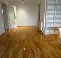 Renovierte 2 Zimmer Wohnung in Eschborn - Steinbach (Taunus)