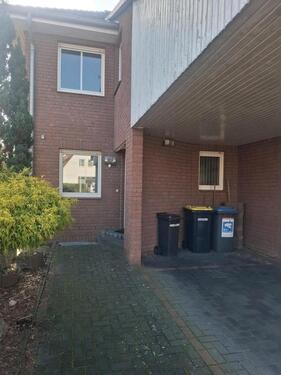 Foto - Reiheneckenhaus mit Garten und Carpot in ruhiger Lage