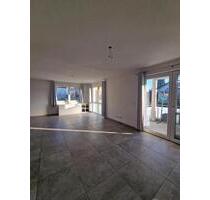 Moderne helle 4-Zimmer-Wohnung mit Garten und Balkon in Sinning - Rennertshofen