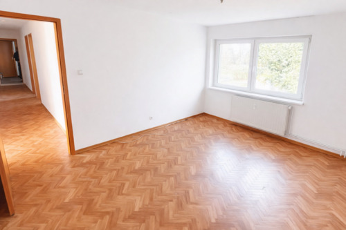 Foto - Große und helle Wohnung, auch als Hausmeisterwohnung möglich