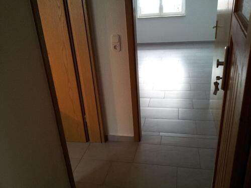 Foto - Binnen: Nette Neubauwohnung EBK Bad Stellplatz