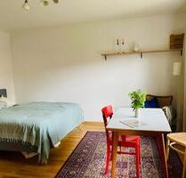 Vollmöblierte 1-Zimmer-Einliegerwohnung mit Terrasse in Münsing