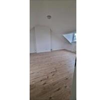 Eratbezug nach Sanierung 2,5 Zimmer Dachgeschosswohnung - Bottrop Batenbrock