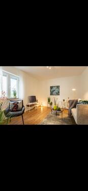 Foto - Helles WG-Zimmer mit Balkon in 4er-WG Wiblingen