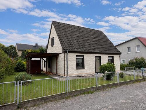 Foto - Gepflegtes Einfamilienhaus m. Garten in Weißenfels Leunasiedlung