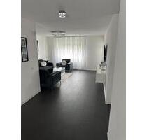 Helle 4 Zimmer Wohnung 86 m2 mit Balkon, Garage &2 Stellplätze - Trochtelfingen