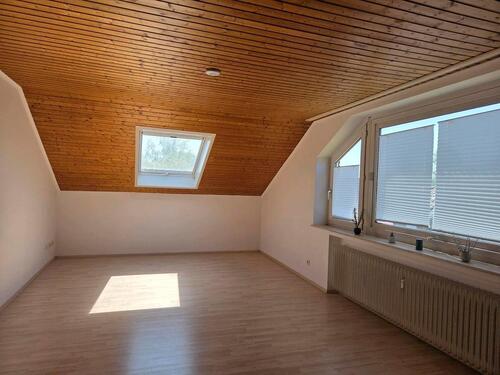 Foto - Helle zwei Zimmer Dachgeschosswohnung
