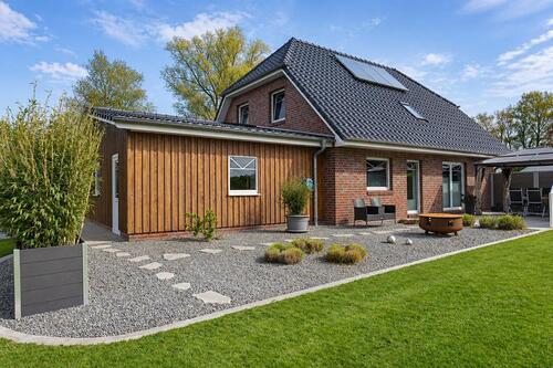 Foto - gepflegtes Einfamilienhaus mit Doppel-Carport und Nebengebäude