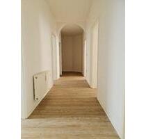 +++ Wir haben Platz für Kinder! Renovierte 4 Zimmer-Wohnung mit Abstellraum in zentraler Lage +++ - Glauchau