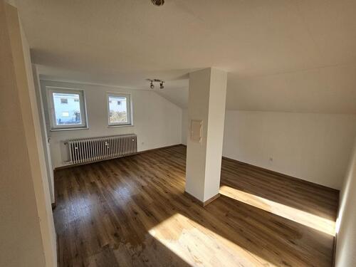 Foto - Frisch renovierte, helle 1-Zimmer-DG Whg mit Zusatzzimmer Dettin