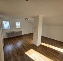 Frisch renovierte, helle 1-Zimmer-DG Whg mit Zusatzzimmer Dettin - Dettingen an der Erms