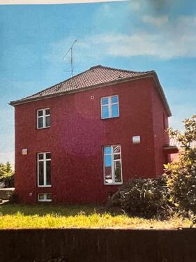 Foto - Freistehendes Einfamilienhaus mit Einliegerwohnung und Garage
