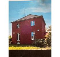 Freistehendes Einfamilienhaus mit Einliegerwohnung und Garage - Leverkusen Bergisch Neukirchen