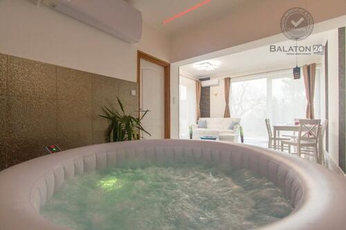 Foto - Ferienhaus für 2 Personen mit Whirlpool & Klima am Balaton