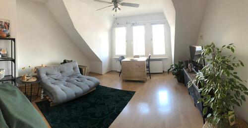 Foto - Helle, stadtnahe Altbau-DG-Wohnung