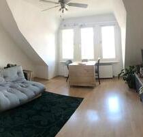 Helle, stadtnahe Altbau-DG-Wohnung - Hameln Kernstadt