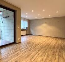 Großzügiges Ambiente mit Einbauküche & Garage am Waldrand - Bad Soden am Taunus