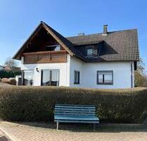 Lage-Juwel: Zweifamilienhaus mit unverbautem Weitblick - Schwalmstadt