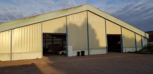 Foto - Stellplatz in Tennishalle für Wohnmobil, PKW, Oldtimer, Motorrad