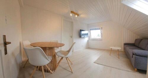 Foto - Moderne voll möblierte 2-Zimmer-Dachgeschosswohnung in Backnang.