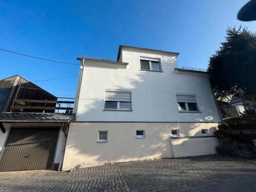 Foto - Leerstehendes Einfamilienhaus mit zwei Etagen