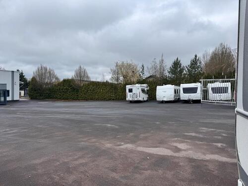 Foto - Außenstellplätze für Wohnwagen und Wohnmobile zu vermieten