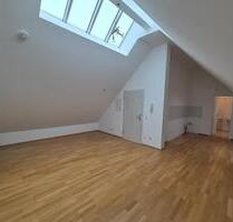 Helle Dachgeschosswohnung mit neuer Küche & ruhiger Lage - Langquaid